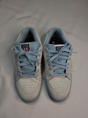 Etnies Sal 23 Light Blue and White Low-Top Sneakers Sz 11 Mens.